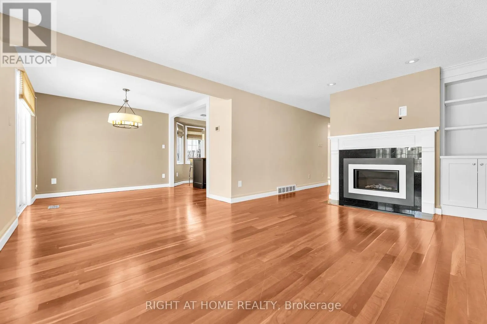 3 - 104 WOODLAWN ROAD E