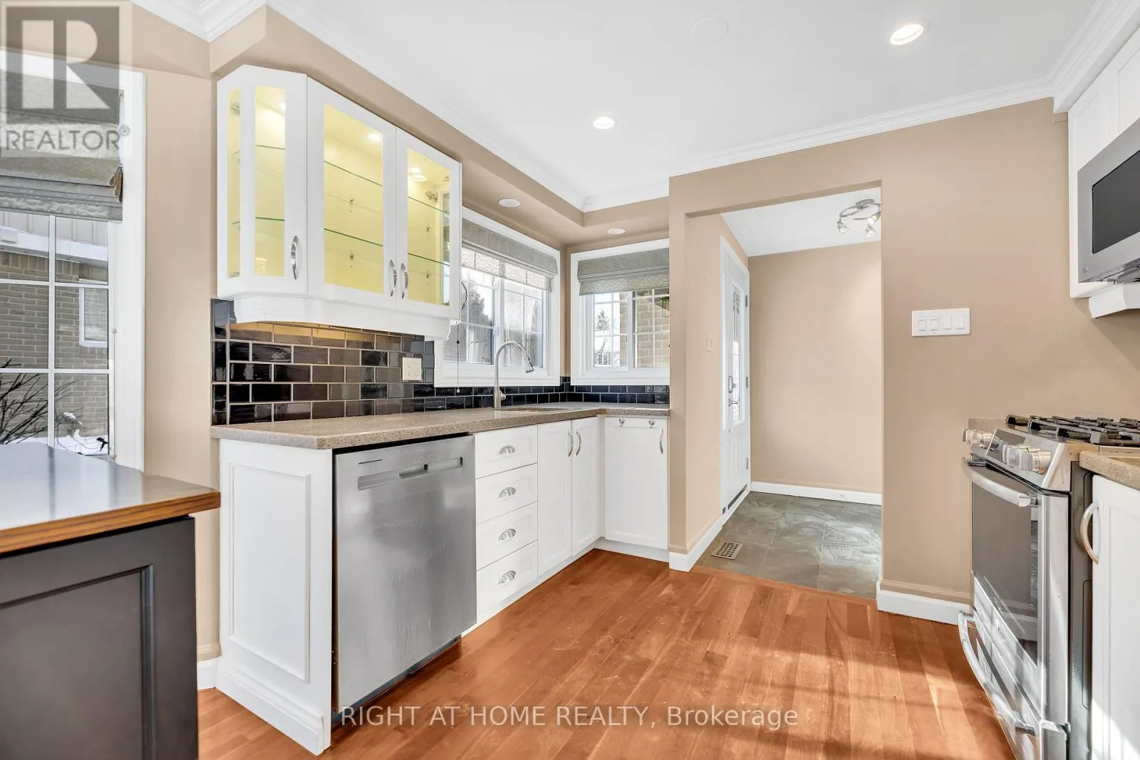 3 - 104 WOODLAWN ROAD E