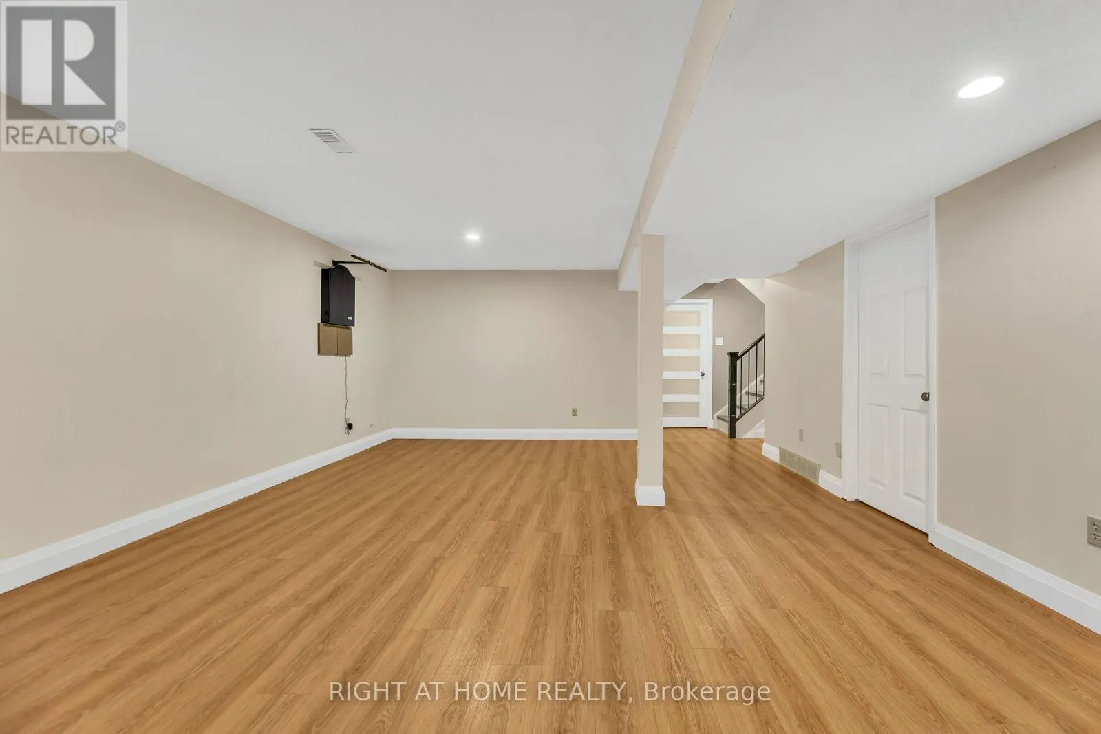 3 - 104 WOODLAWN ROAD E