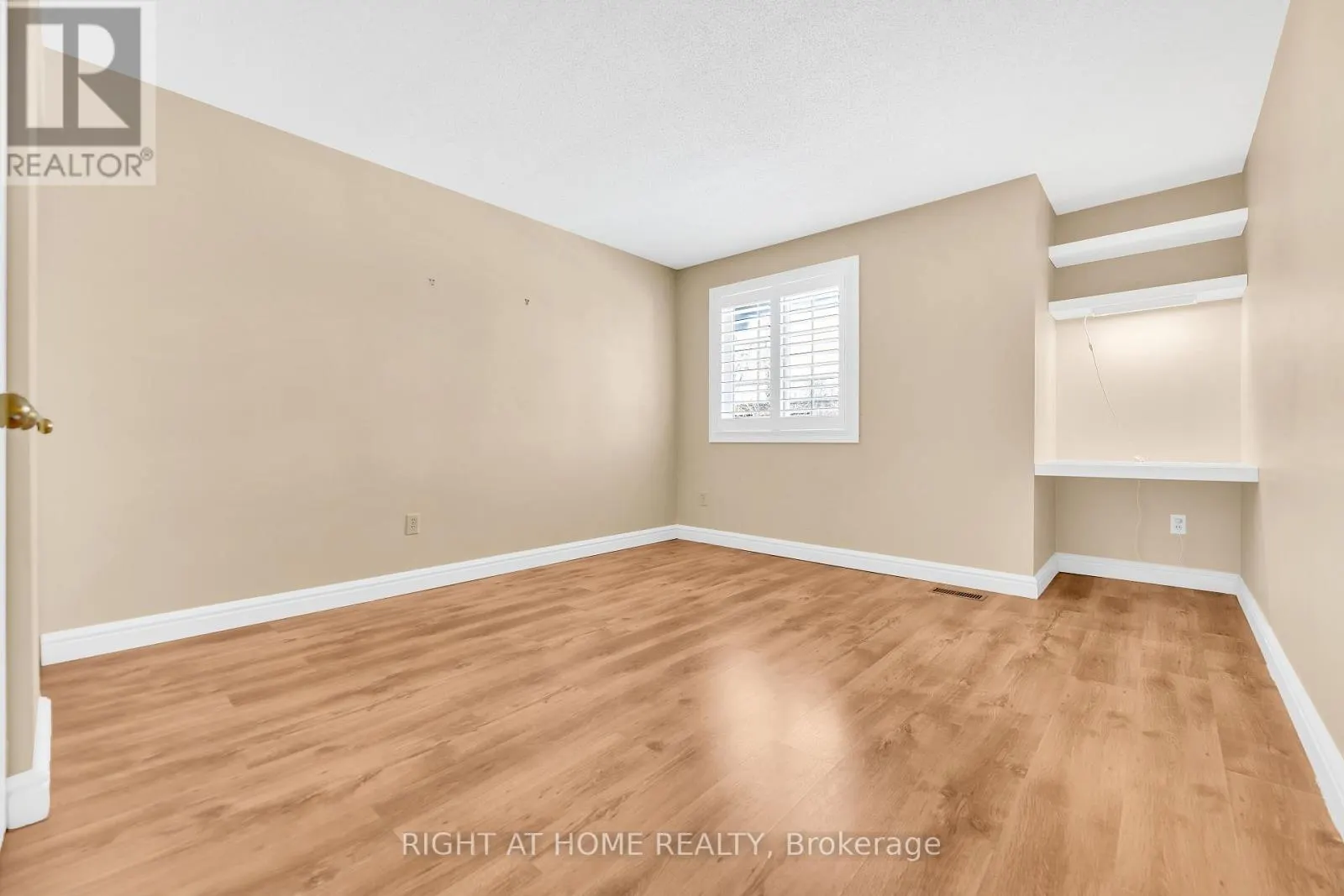 3 - 104 WOODLAWN ROAD E