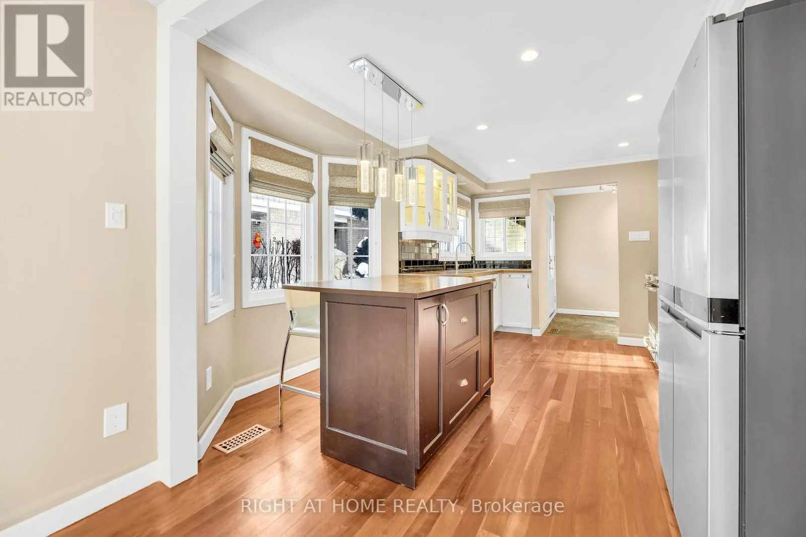 3 - 104 WOODLAWN ROAD E
