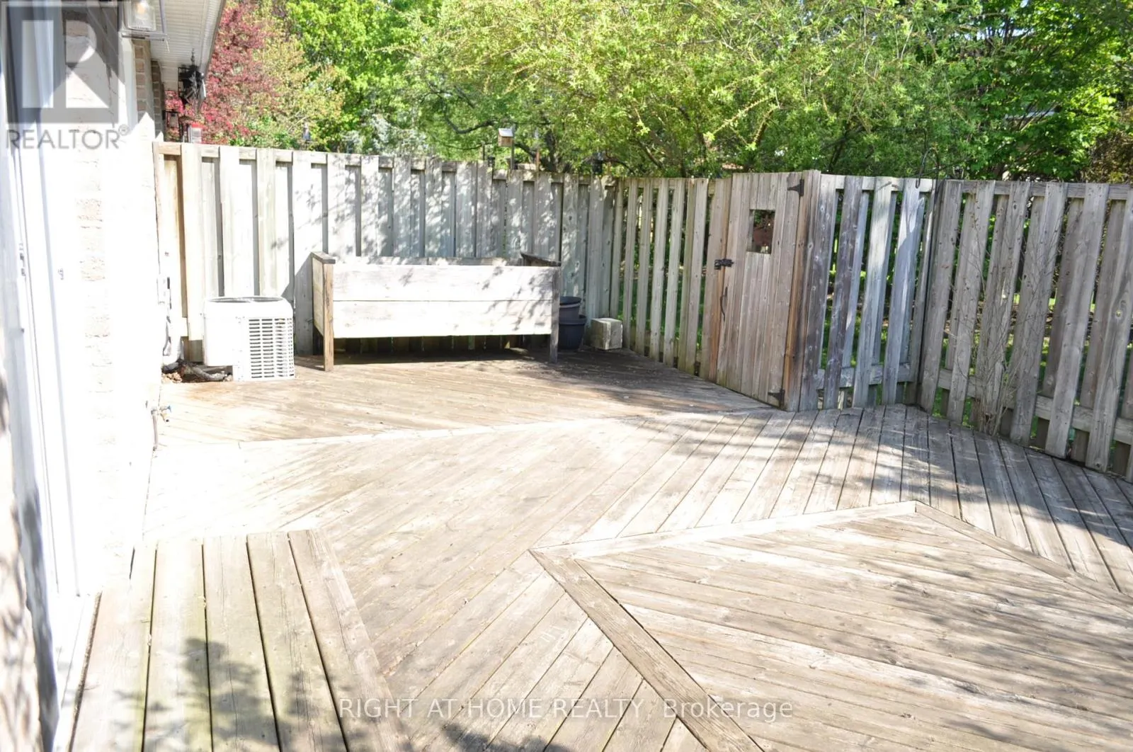 3 - 104 WOODLAWN ROAD E
