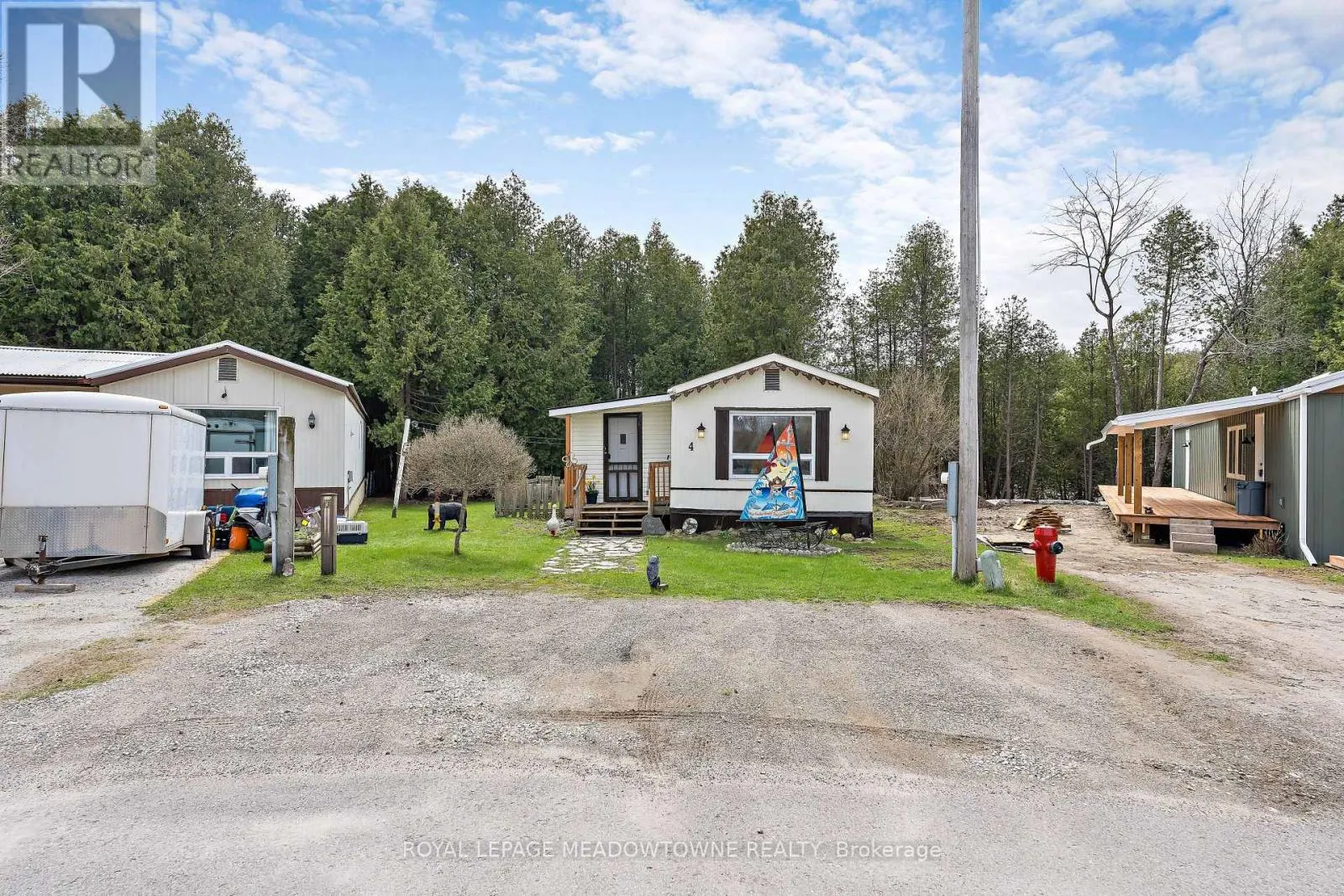 4 LAUREL LANE