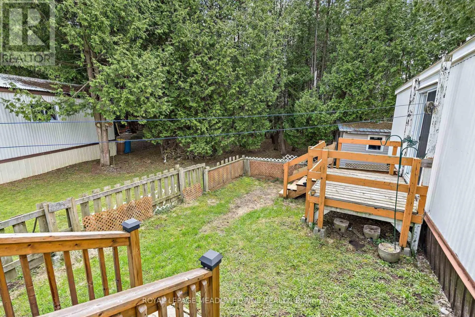4 LAUREL LANE