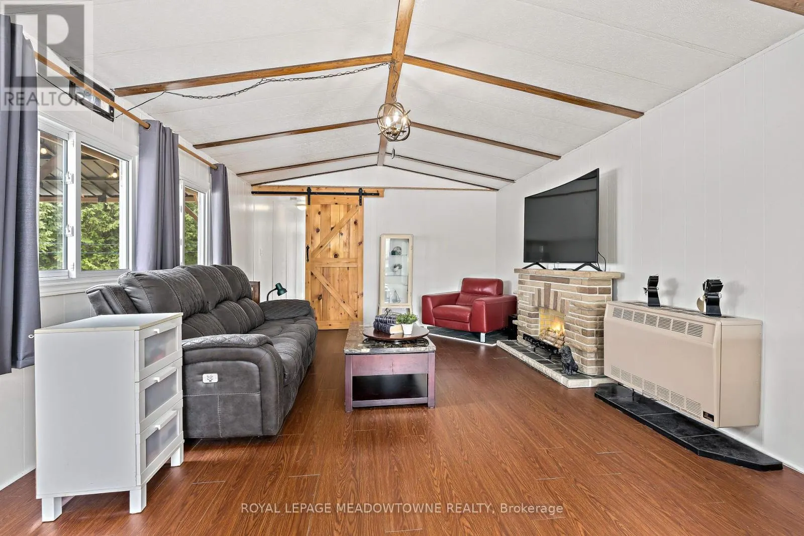 4 LAUREL LANE