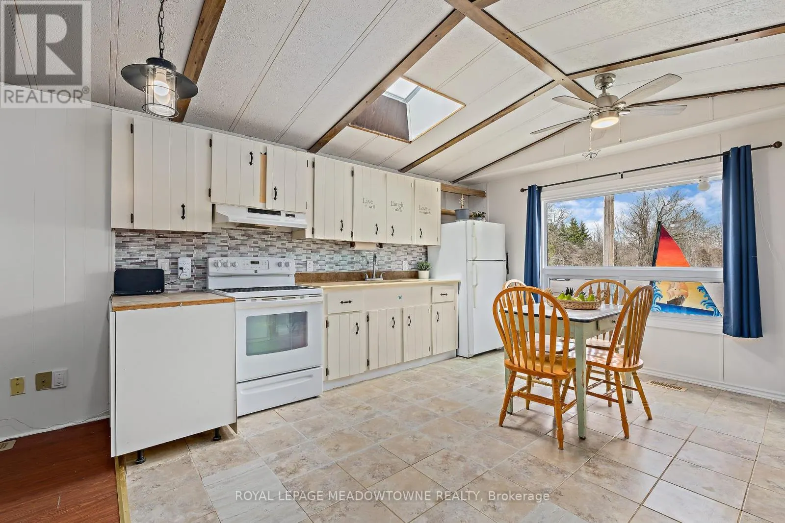 4 LAUREL LANE