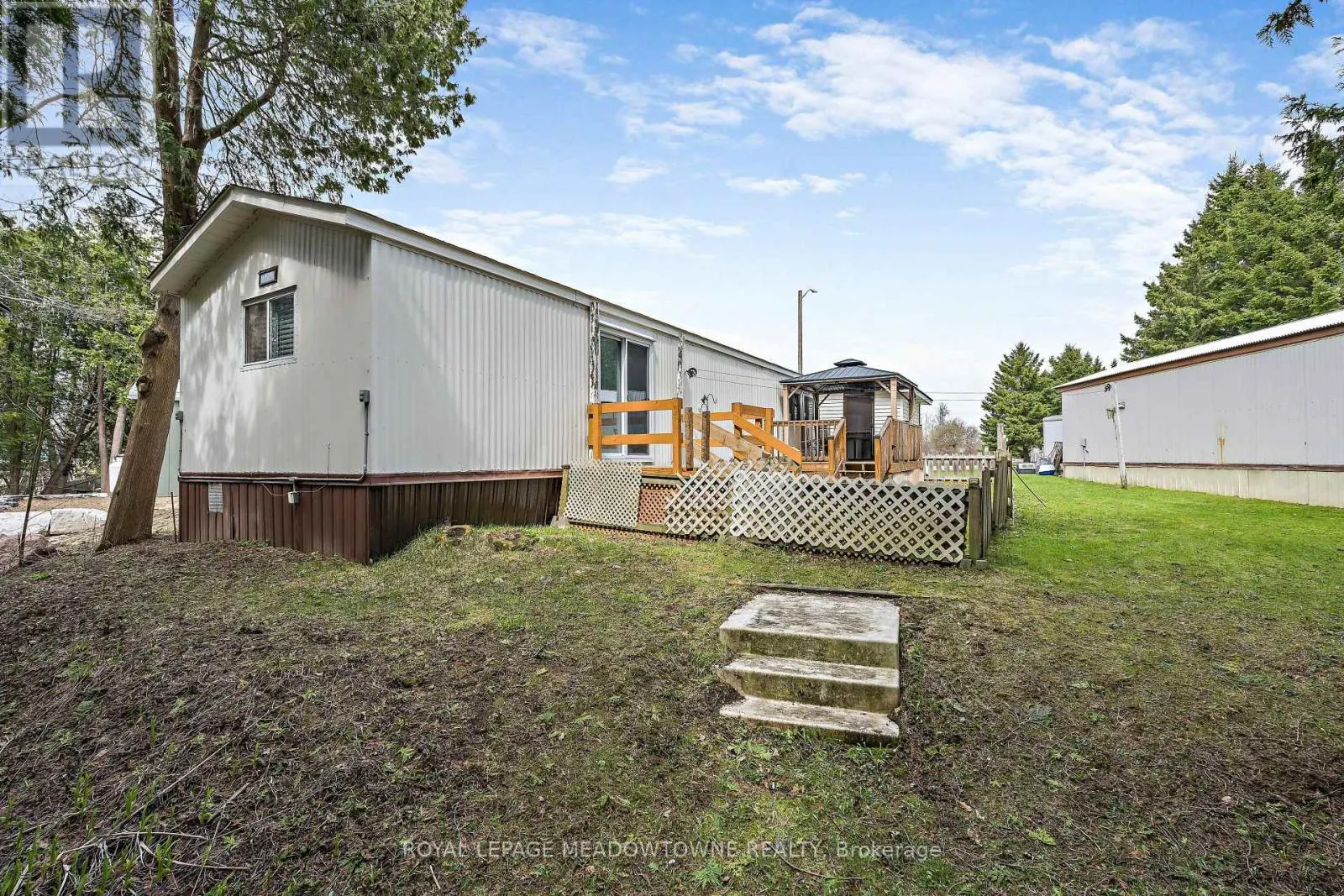 4 LAUREL LANE