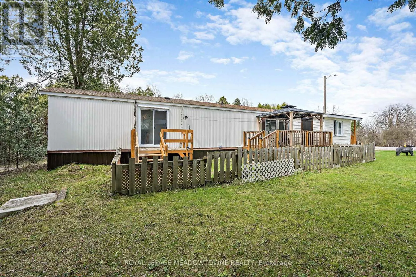 4 LAUREL LANE