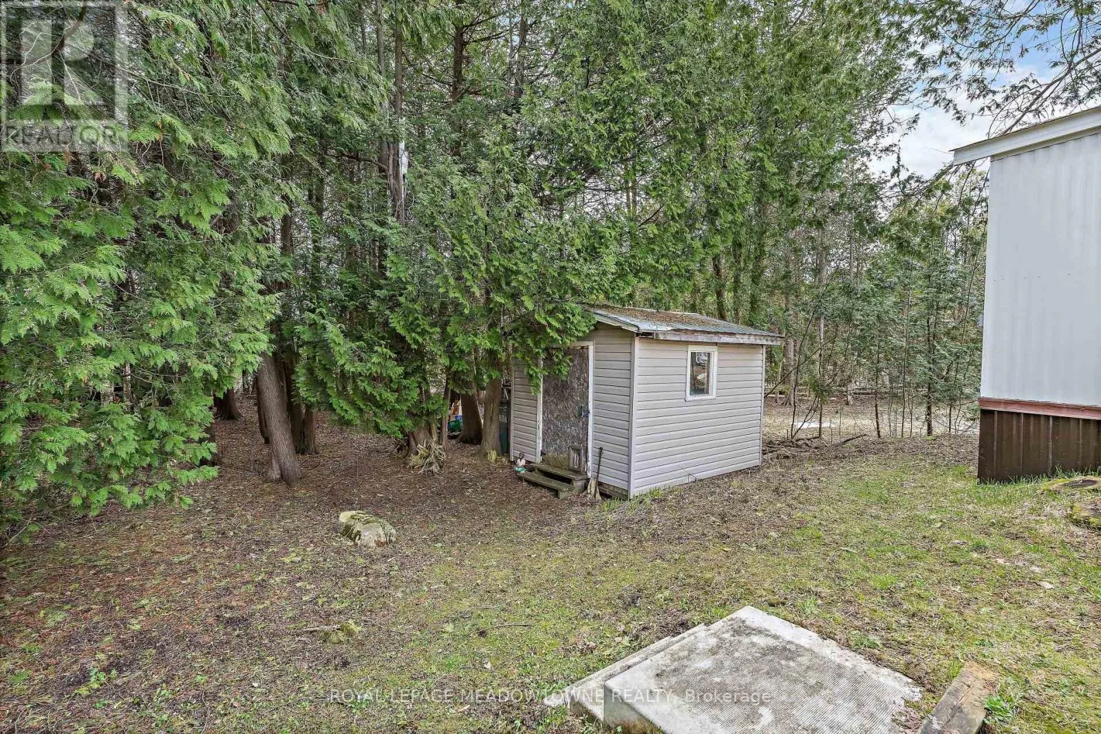 4 LAUREL LANE