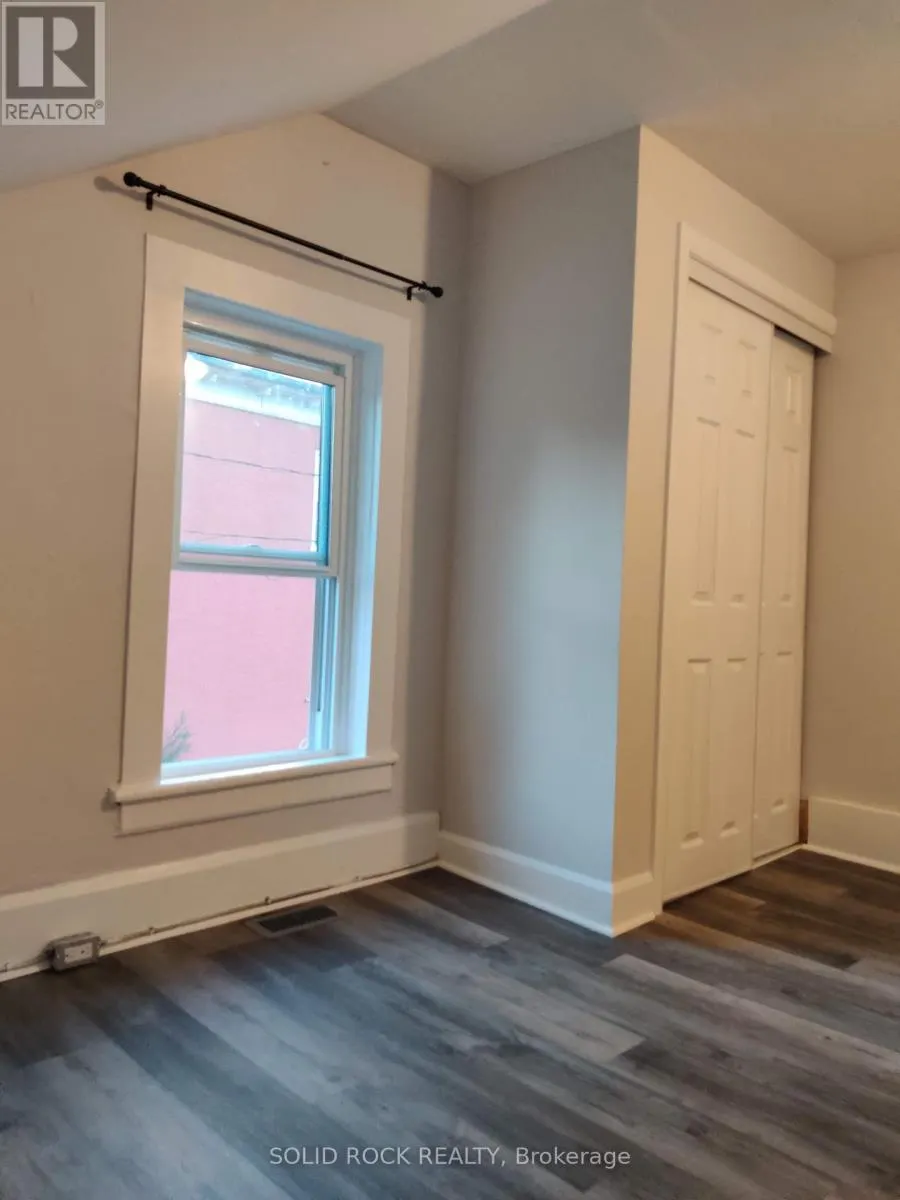 201 CLOTHIER ST STREET E