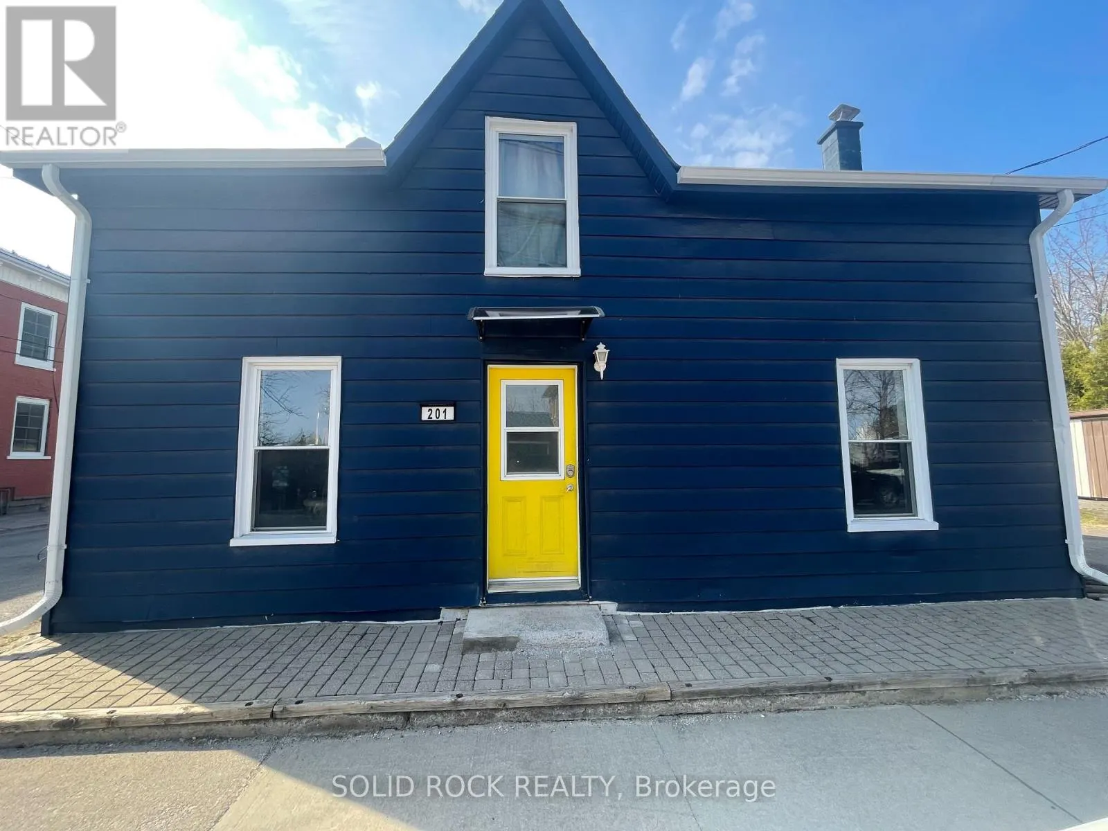 201 CLOTHIER ST STREET E