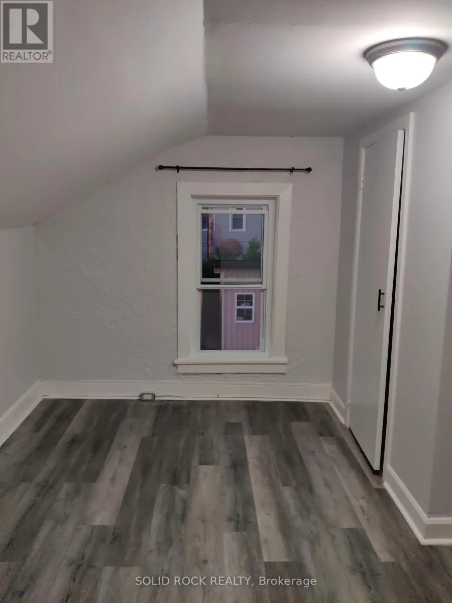 201 CLOTHIER ST STREET E