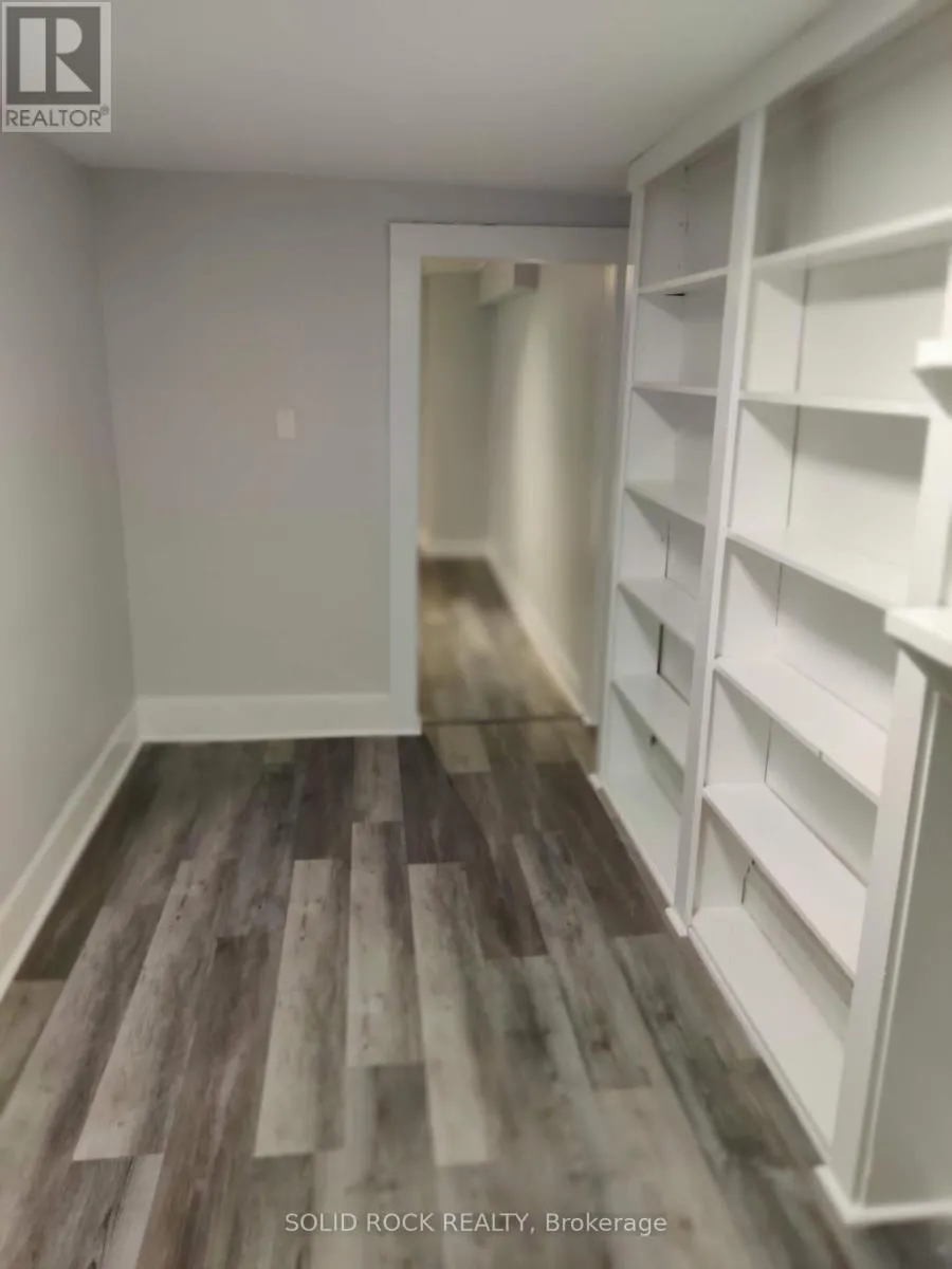 201 CLOTHIER ST STREET E