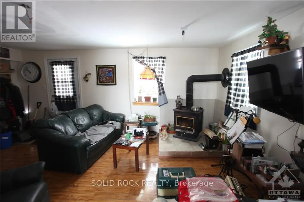 201 CLOTHIER ST STREET E