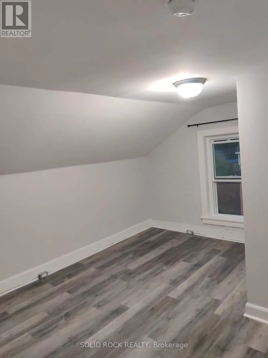 201 CLOTHIER ST STREET E