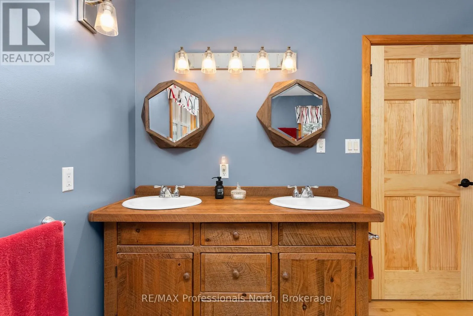 3 - 2901 LIMBERLOST ROAD #3