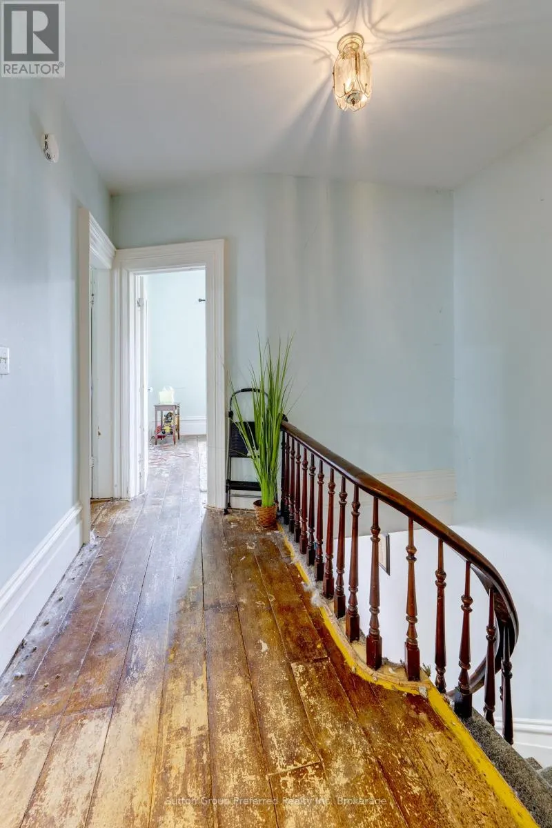 4 CLYDE STREET
