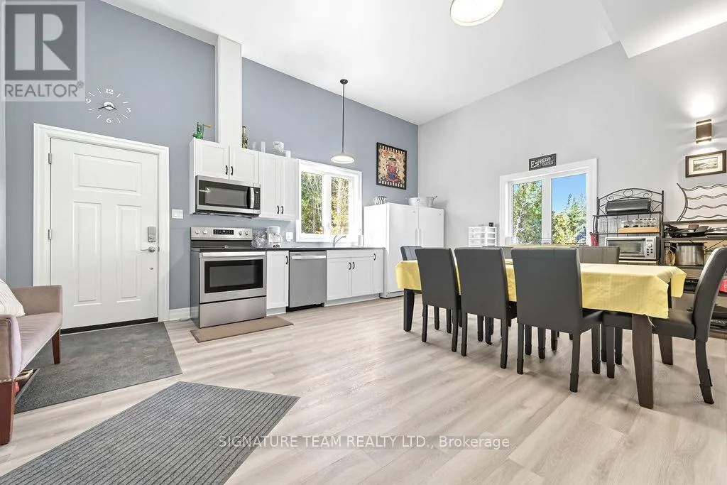 42 HUDSON TRAIL