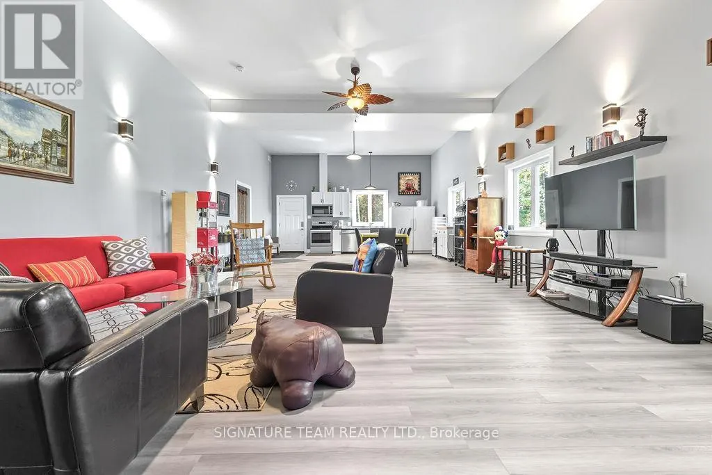 42 HUDSON TRAIL