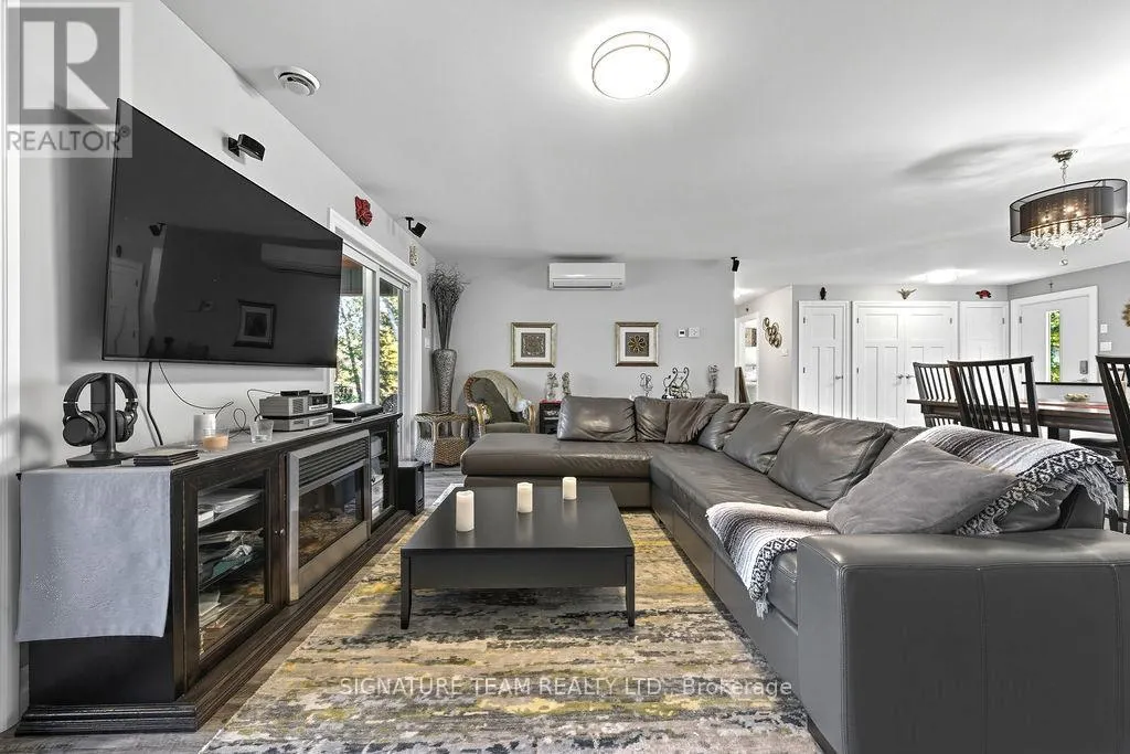 42 HUDSON TRAIL