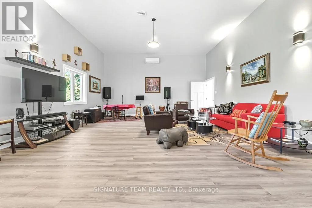 42 HUDSON TRAIL