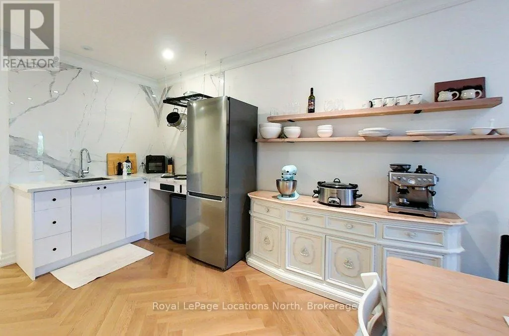 8 SYKES STREET N