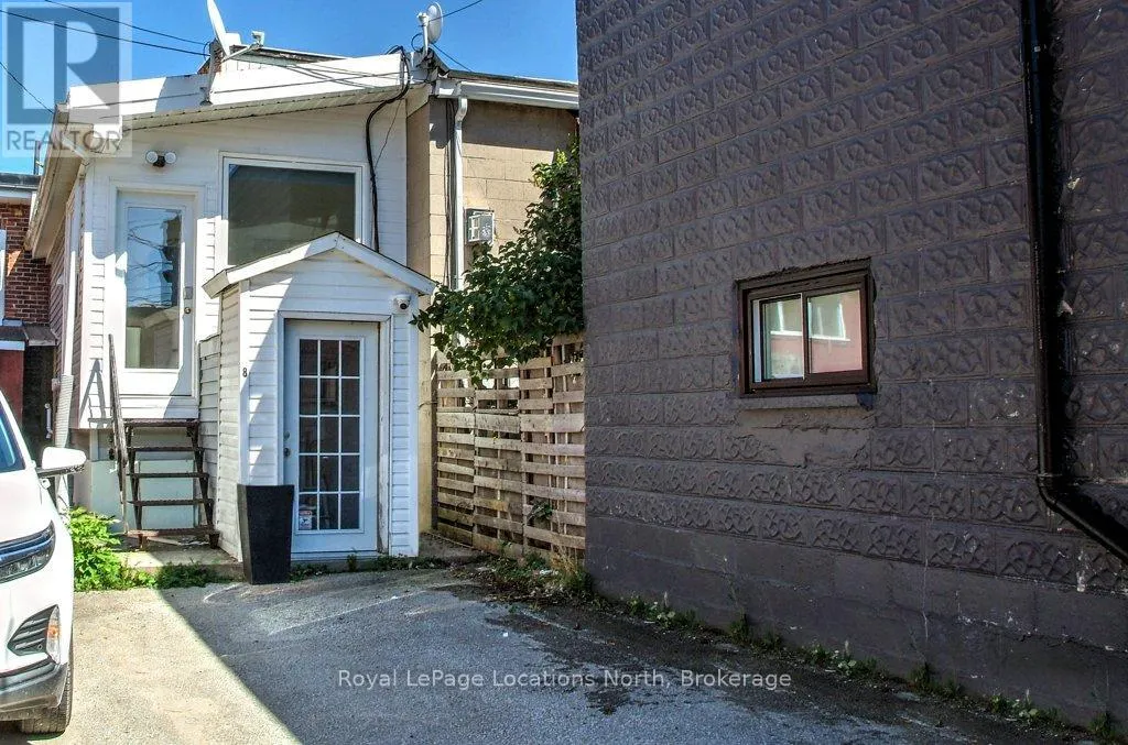 8 SYKES STREET N