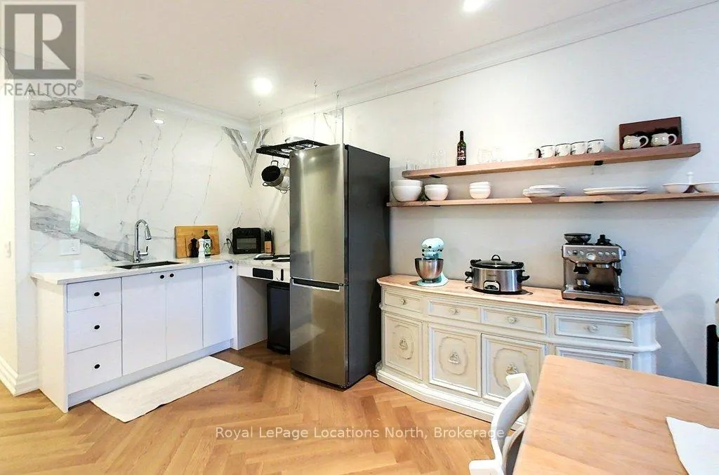 8 SYKES STREET N