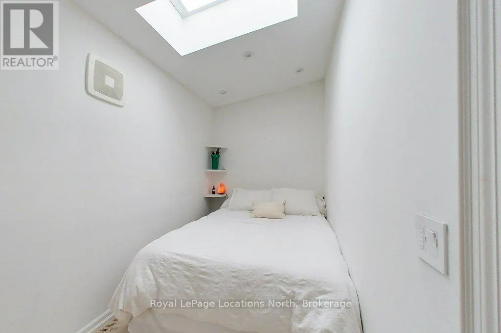 8 SYKES STREET N