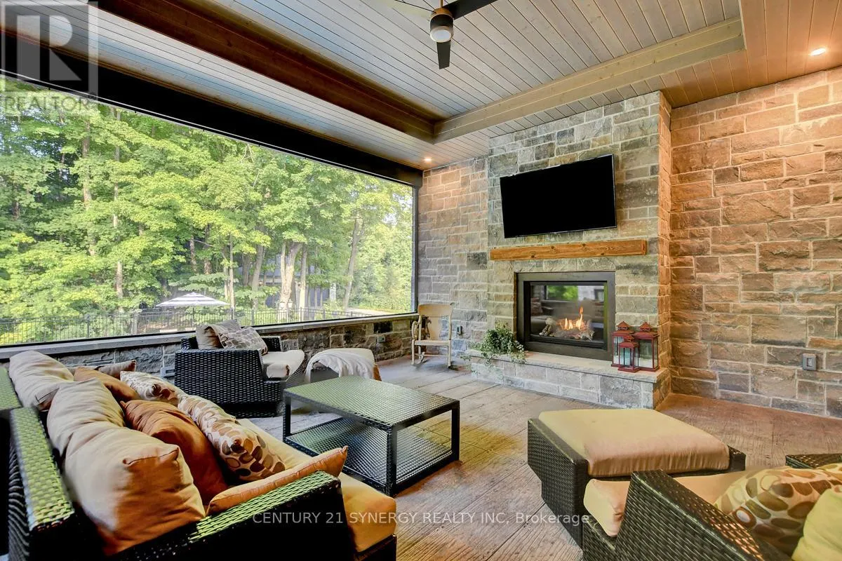 1443 DUCHESS CRESCENT