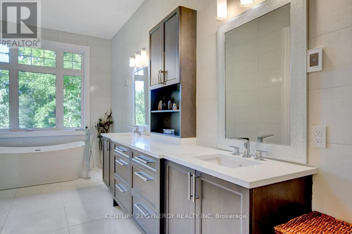 1443 DUCHESS CRESCENT