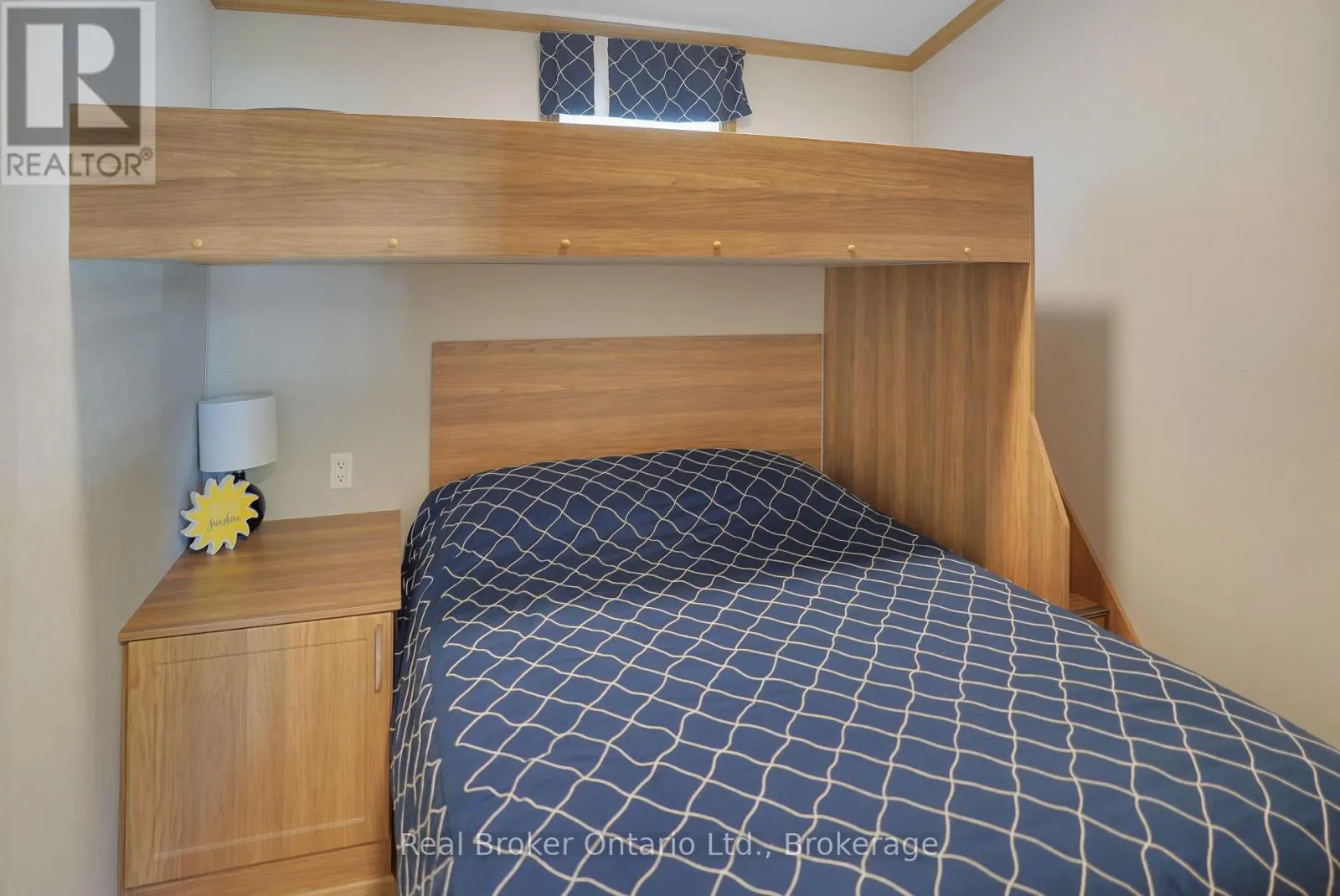 W16 - 13 SOUTHLINE AVENUE #W16