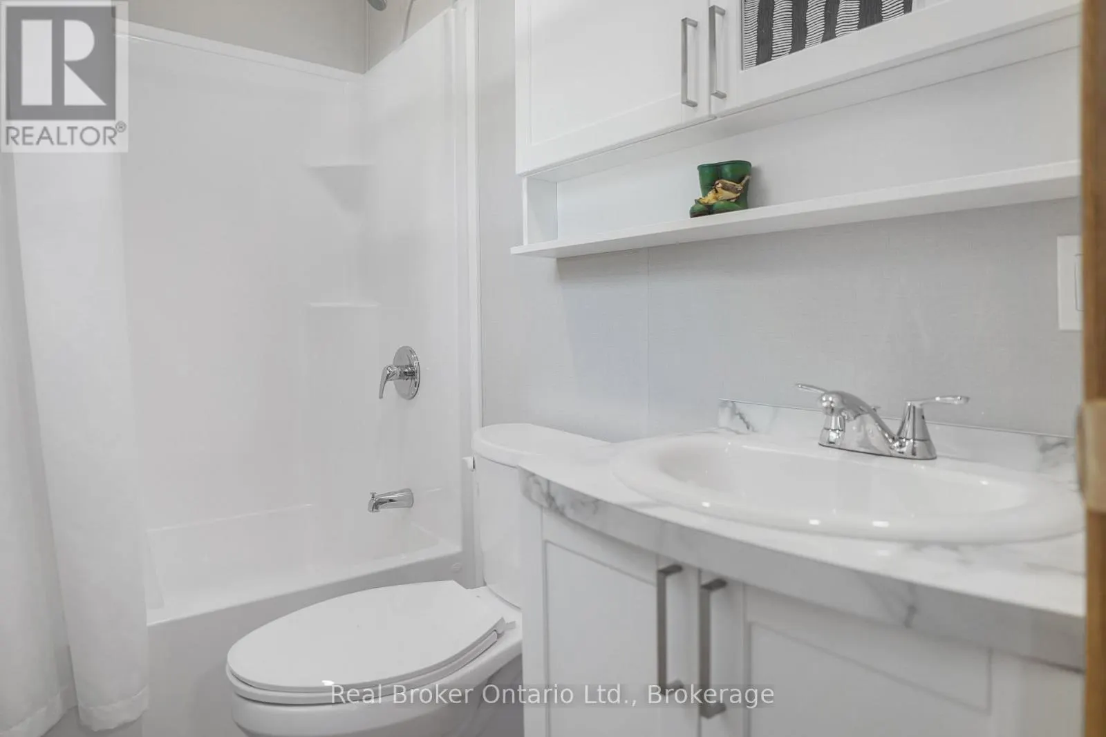 W16 - 13 SOUTHLINE AVENUE #W16