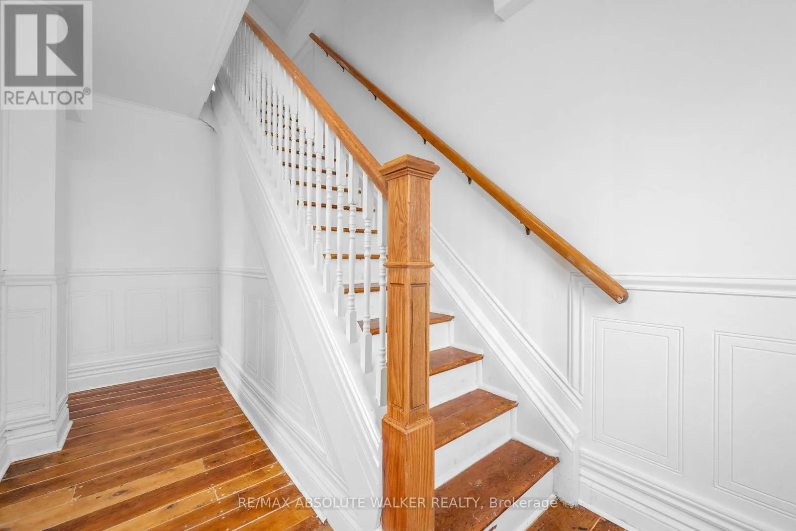 297 PARK STREET E