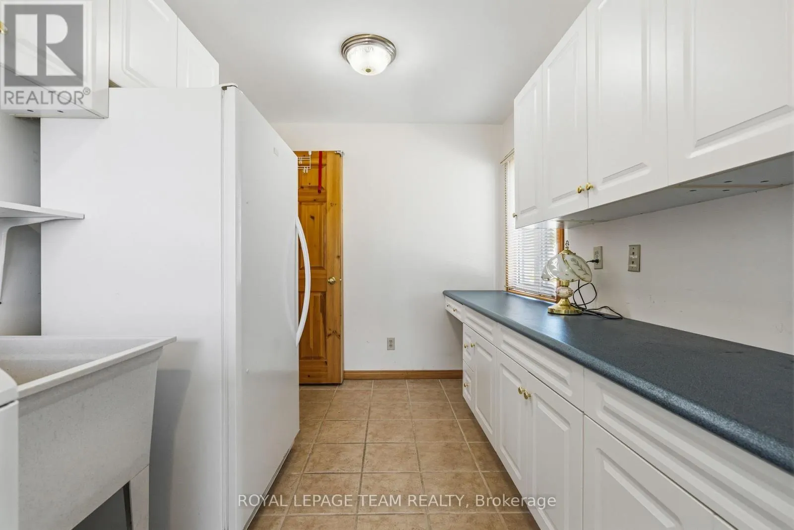 12106 LAKESHORE DRIVE