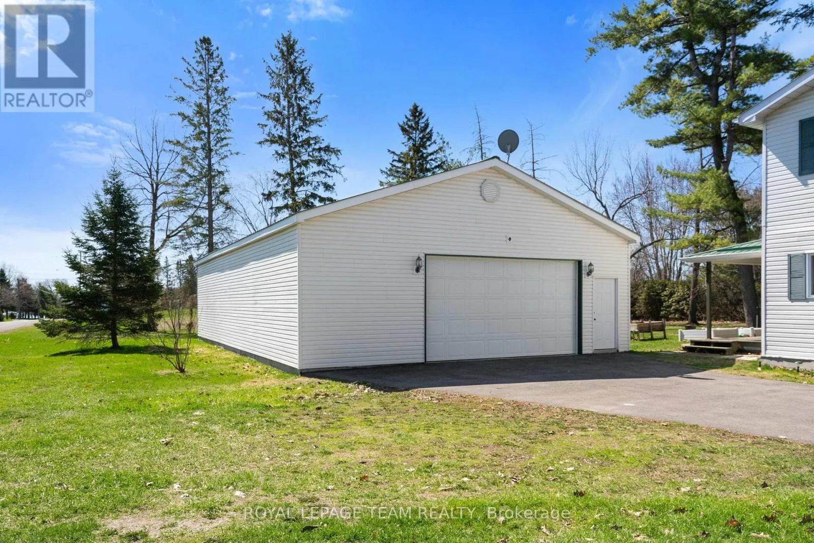 12106 LAKESHORE DRIVE