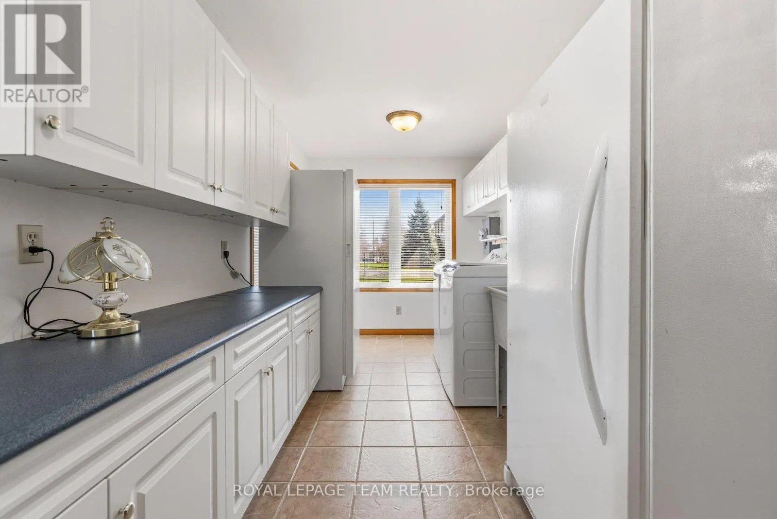 12106 LAKESHORE DRIVE