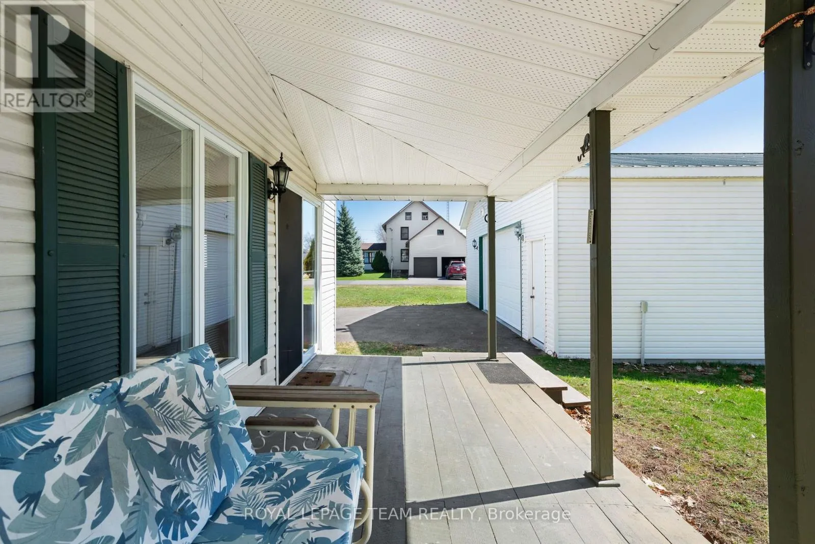 12106 LAKESHORE DRIVE