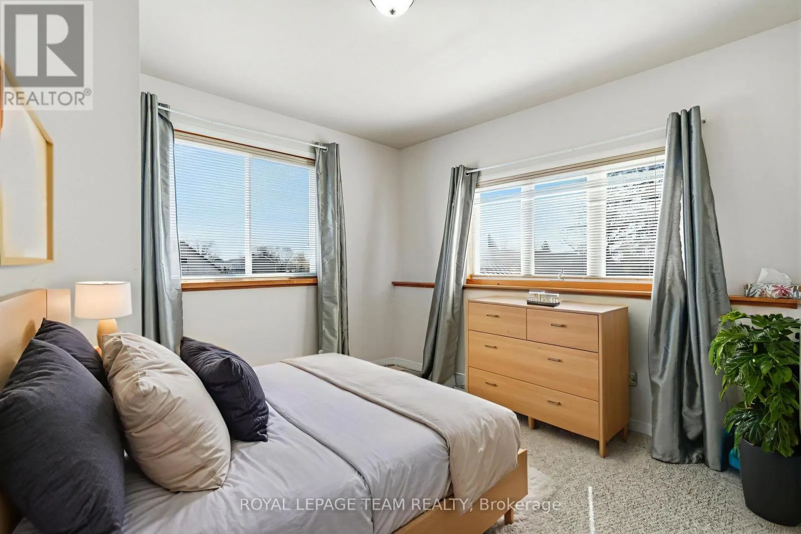 12106 LAKESHORE DRIVE