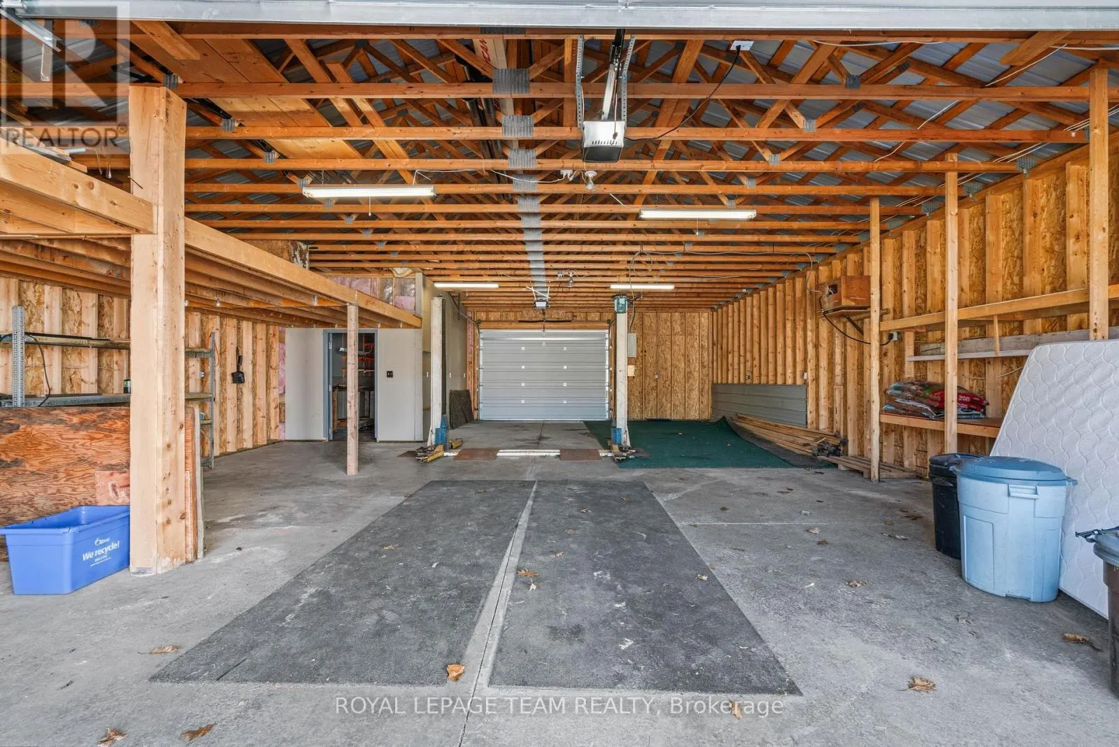 12106 LAKESHORE DRIVE