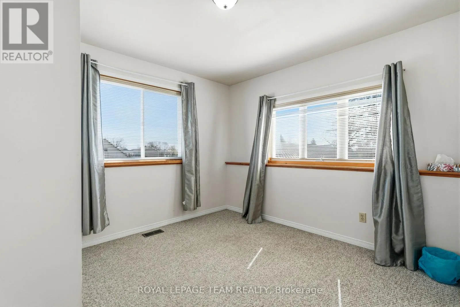12106 LAKESHORE DRIVE