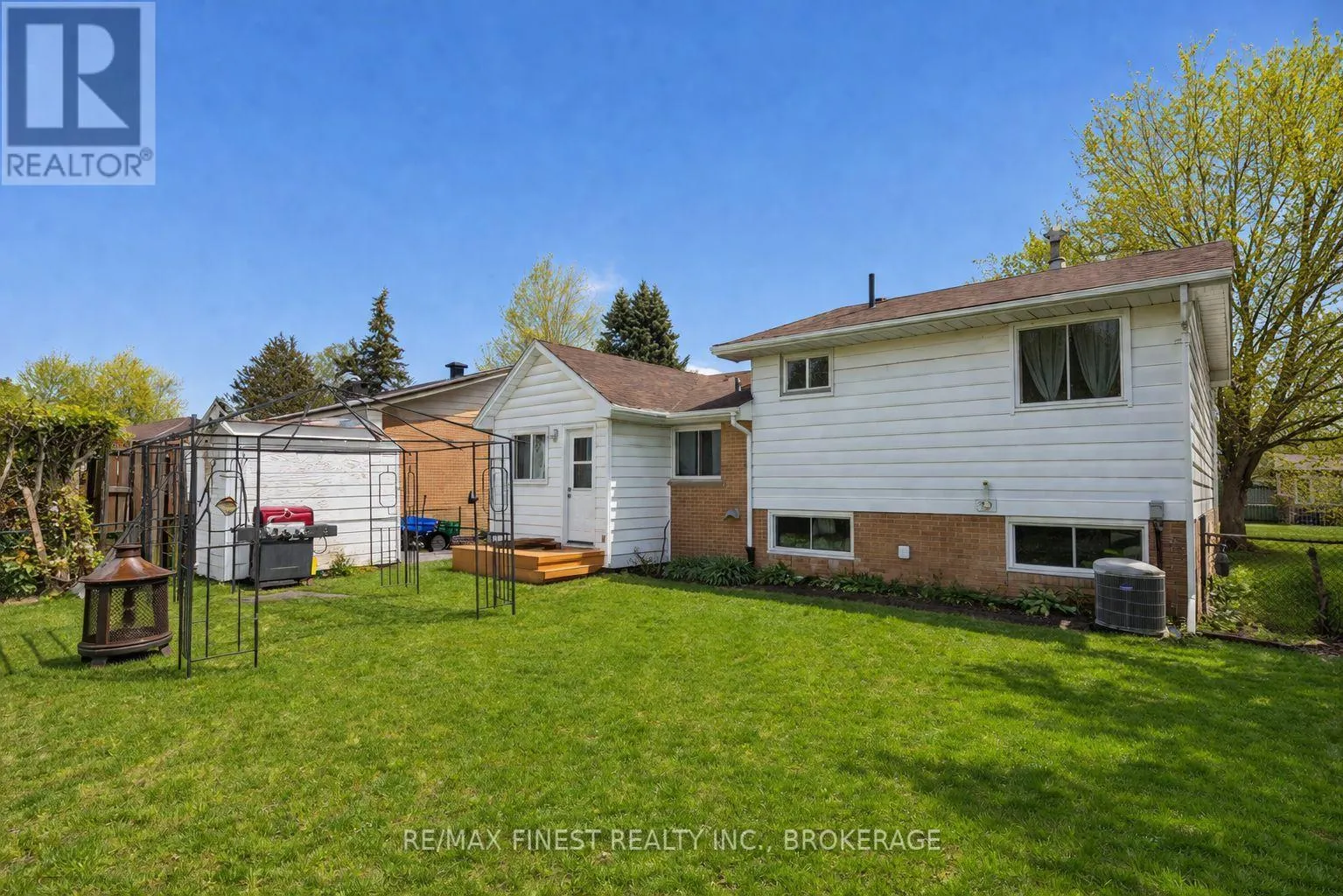 676 LAURIER BOULEVARD