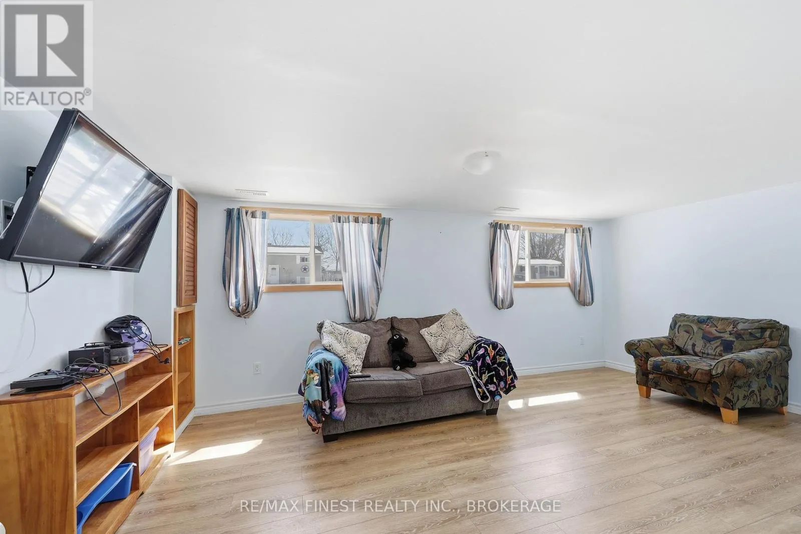 676 LAURIER BOULEVARD
