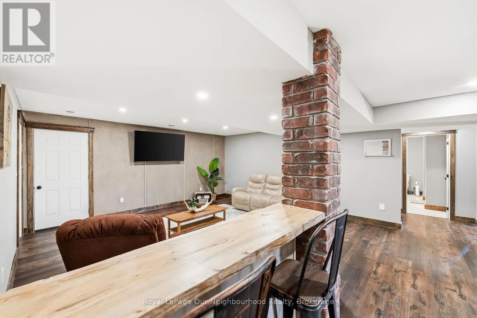 63 HANSEN ROAD