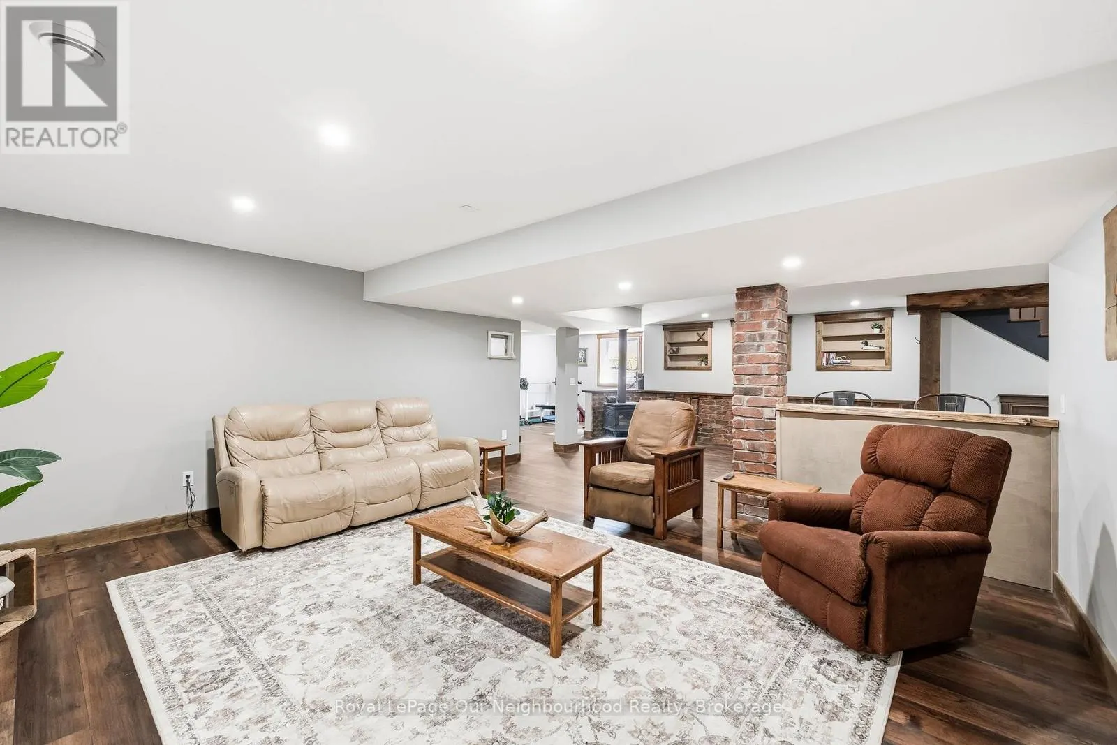 63 HANSEN ROAD