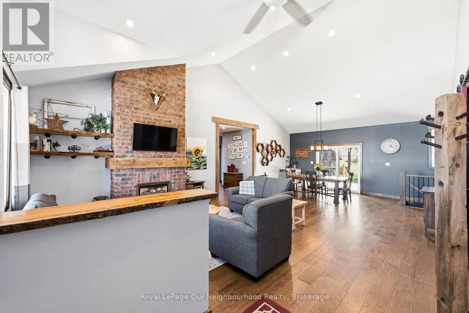 63 HANSEN ROAD