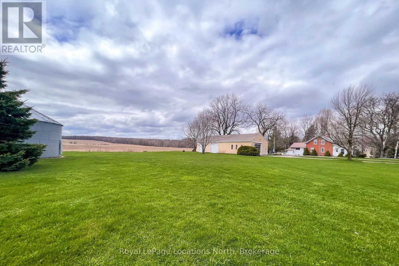 138268 GREY 112 ROAD