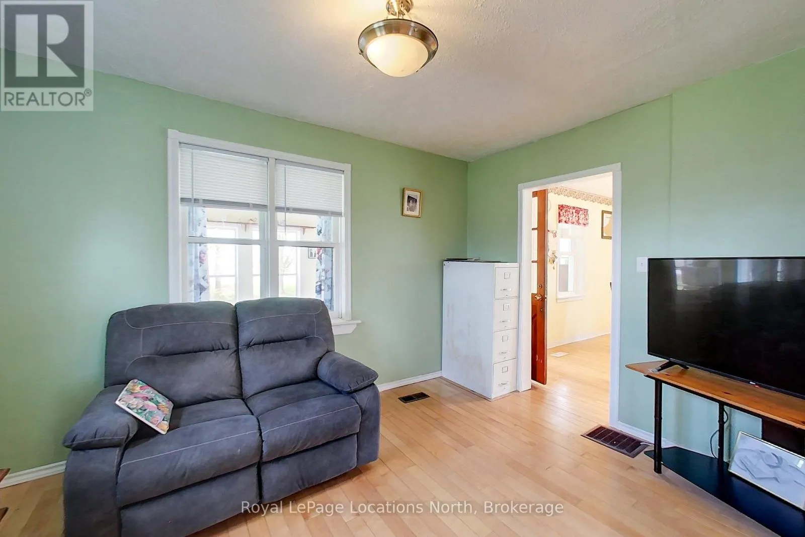 138268 GREY 112 ROAD
