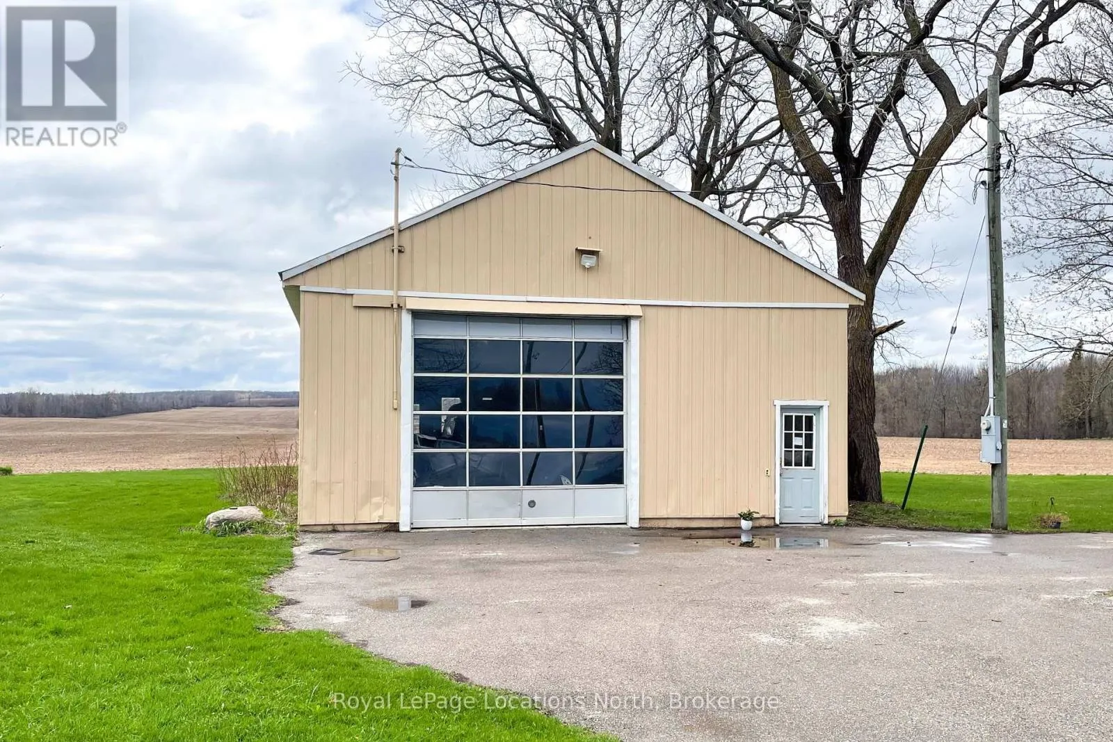 138268 GREY 112 ROAD