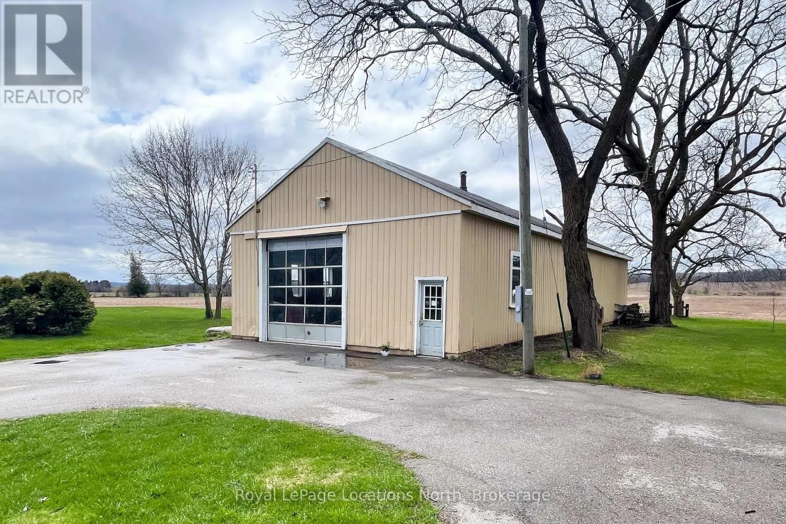 138268 GREY 112 ROAD